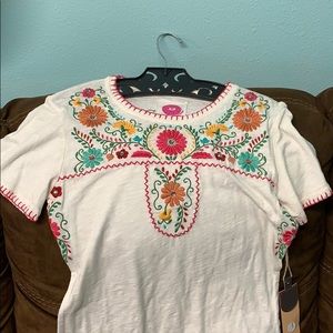 Double D Ranch white floral top! Size Small